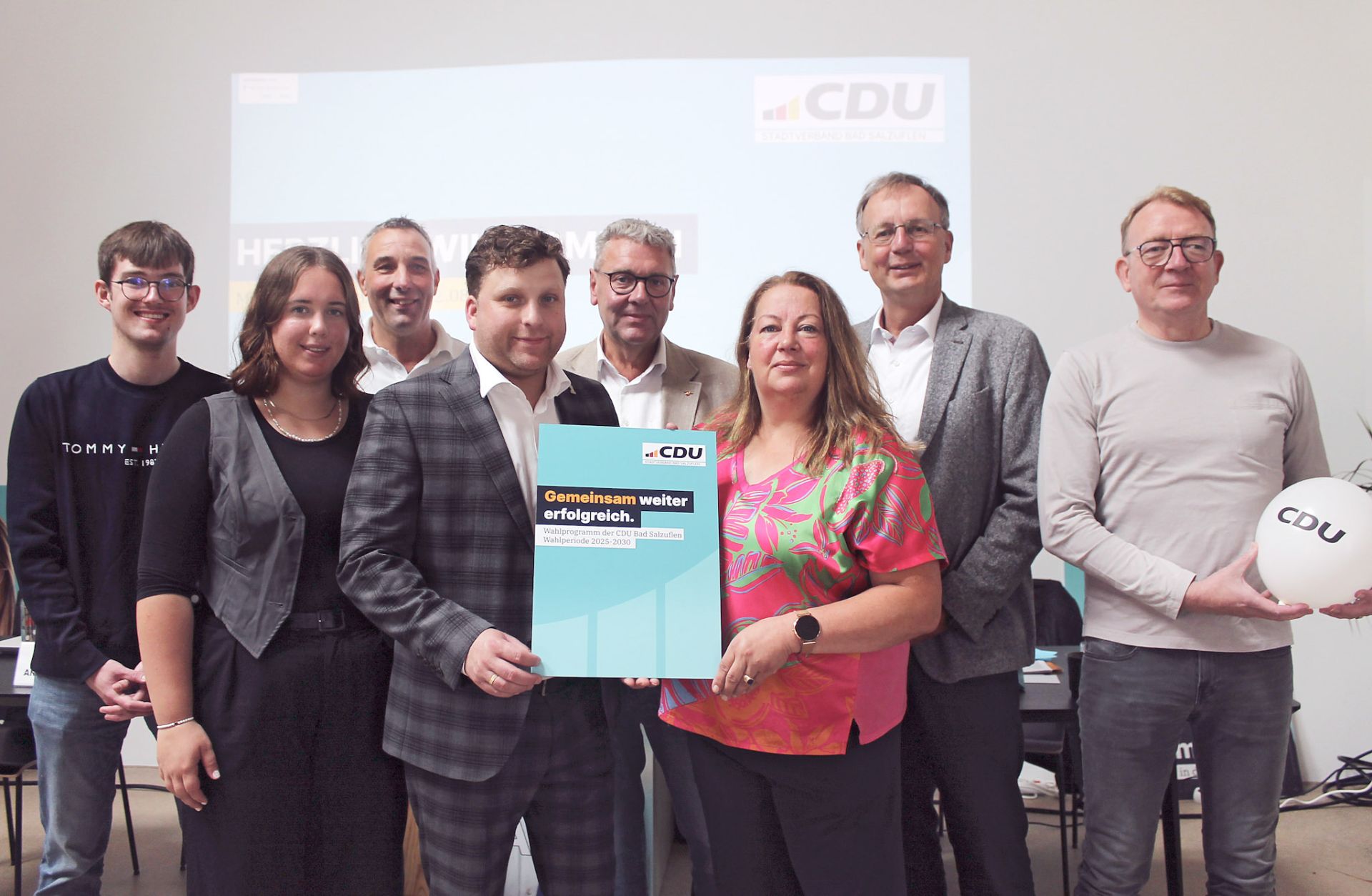 Der Vorstand mit dem neuen Wahlprogramm für Bad Salzuflen
